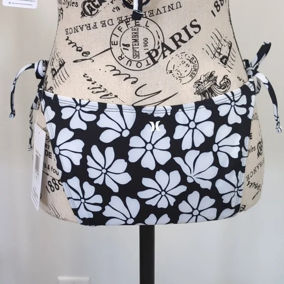 HURLEY | Women's Black/White Floral Underwire Cheeky Tie Up Bikini - Picture 7 of 7